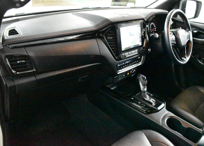 Used 9
                    ISUZU
                     for Sale Image