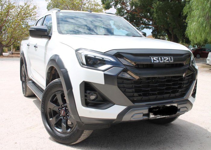 Used 3
                    ISUZU
                     for Sale Image