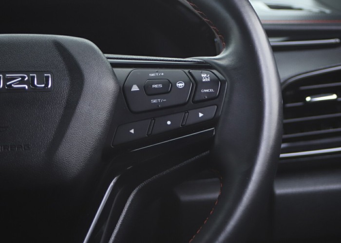 Used 1
                    ISUZU
                     for Sale Image