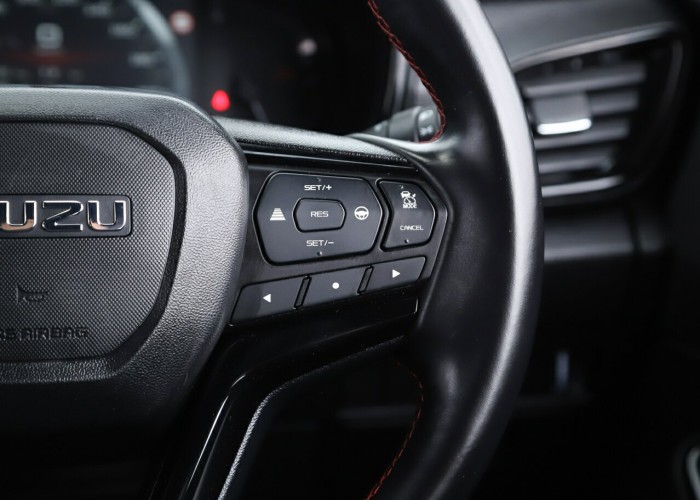 Used 1
                    ISUZU
                     for Sale Image